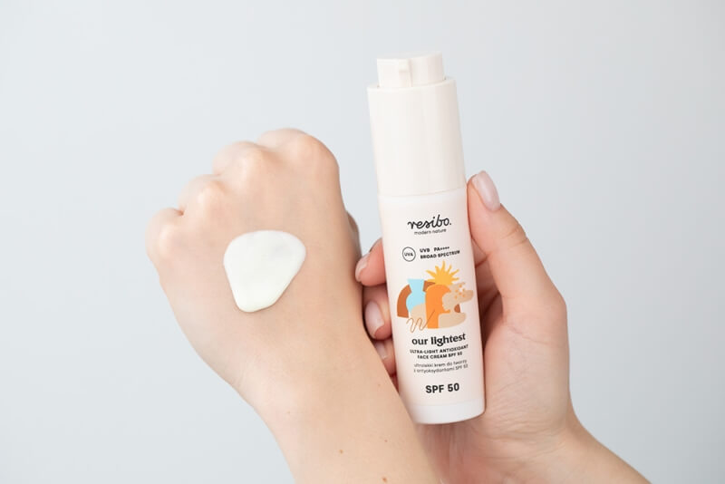 Resibo Rich Peach + All I Mist + Our Lightest SPF 50 ZESTAW Żel myjący 125 ml + Mgiełka rozświetlająca 100 ml + Krem SPF 50 50 ml