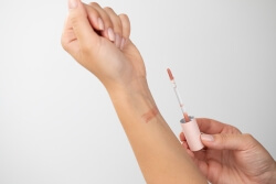 RVB LAB Make Up Lip Mania Set ZESTAW Nawilżająco - łagodzące serum do ust (nr 42) 3,5 ml + Ujędrniający olejek do ust (nr 46) 3,5 ml