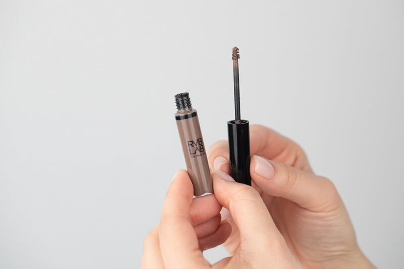 RVB LAB Make Up Volumizing Eyebrow Fixer Koloryzujący utrwalacz do brwi (nr 802) 4,3 ml