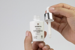 Sesderma Pielęgnacja Odżywczo - Nawilżająca ZESTAW Serum liposomowe 30 ml + Nawilżający krem do twarzy 50 ml + Emulsja SPF 50+, 50 ml + Kartonik