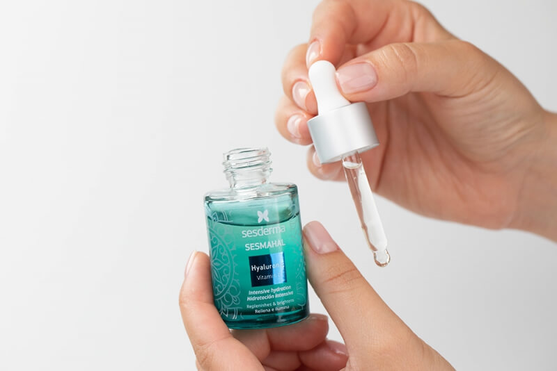 Sesderma Sesmahal Hyaluronic + Sesmahal Mist ZESTAW Liposomalne serum z trzema rodzajami kwasu hialuronowego 30 ml + Mgiełka 30 ml