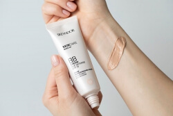 Skeyndor BB Cream SPF 15 Krem BB (kolor 01) 40 ml
