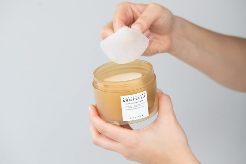 Skin1004 Calming And Glow Skin Set ZESTAW Płatki kojące 70 szt. /130 ml + Serum 30 ml + Krem z filtrem 50 ml + Maska w płachcie z wąkrotą azjatycką 1 szt.