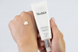 Medik8 The Csa Kit Retinol Edition ZESTAW Żel oczyszczający 40 ml + Serum z witaminą C 30 ml + Krem nawilżający 50 ml + Serum z wit. A 0,3 % 15 ml