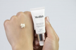 Medik8 The Csa Eye Kit ZESTAW Trójfazowy płyn do demakijażu 30 ml + Serum lipidowe 7 ml + Krem pod oczy 15 ml + Serum z wit A 7 ml
