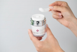 Environ Revival Masque + Mela-Prep Lotion ZESTAW Maska intensywnie rewitalizująca 50 ml + Lotion na przebarwienia 60 ml + Kosmetyczka 1 szt