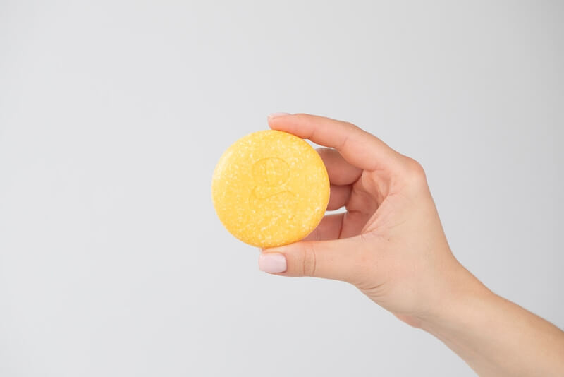Soap For Globe Mango Set ZESTAW Szampon do włosów nawilżenie & blask 1 szt + Odżywka do włosów nawilżenie i blask 1 szt + Kostka myjąca do ciała 1 szt