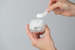 Sesderma Pielęgnacja Liftingująca ZESTAW Krem liftingujący 50 ml + Żel ujędrniający szyję 50 ml + Serum nawilżające 30 ml + Płyn oczyszczający, liposomowy 200 ml