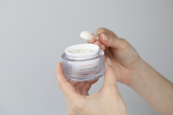 topmedica Glow Vitamin C Cream Krem rozświetlająco-nawilżający z trzema formami witaminy C i ekstraktem z owoców pomarańczy 50 ml