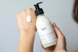 Veoli Botanica Feed And Roll + Erase The Past + Make It Clear ZESTAW Maseczka gommage 90 ml + Wygładzający peeling do twarzy 90 ml + Mleczna emulsja 200 ml