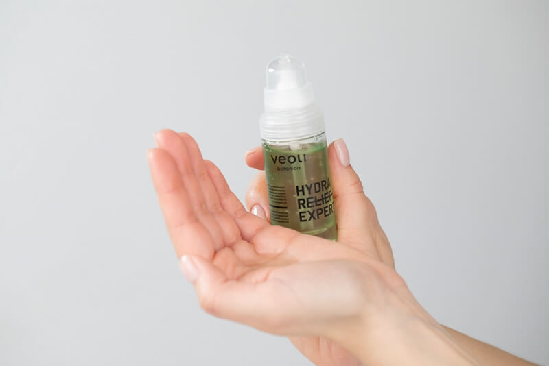 Veoli Botanica Hydra Relief Expert Nawadniajaco-wyciszające multi-molekularne serum do twarzy 30 ml