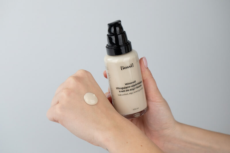 Iossi Naffi + Winorośl ZESTAW Krem nawilżający 50 ml + Liftingująco-ujędrniający krem do szyi, dekoltu i biustu 100 ml + Kosmetyczka 1 szt