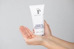 Circadia Mandelic Acid Cleansing Gel Żel oczyszczający z kwasem migdałowym 200 ml