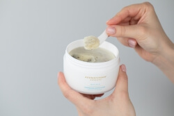 Aromatherapy Associates Revive Energising Exfoliator Energetyzujący peeling do ciała 200 ml