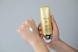 Yonelle Vitamin C Premium Triple Power Anti-Spot Cream SPF50 Potrójnie Aktywny Krem Z Witaminą Przeciw Przebarwieniom C 50 ml