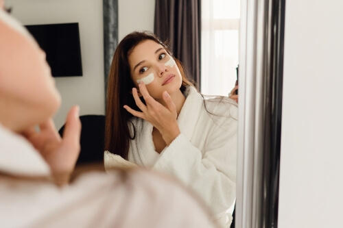 Czy retinol i kwasy można stosować razem?