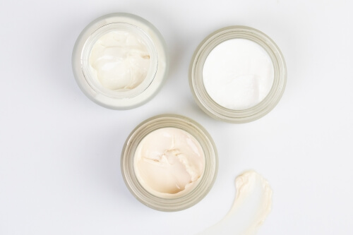 Jak działają kosmetyki anti-aging i jakie składniki aktywne zawierają? Wyjaśniamy!