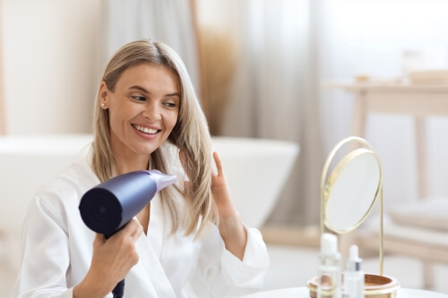 Jak powinna wyglądać pielęgnacja włosów blond rozjaśnianych?