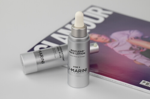 Kwasy i retinol w pielęgnacji: te kosmetyki przynoszą spektakularne efekty