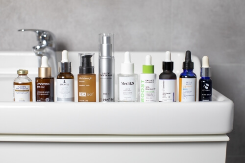 Najlepsze serum do twarzy - 9 produktów polecanych przez kosmetologa topestetic