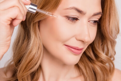 Najlepsze serum do twarzy - 9 produktów polecanych przez kosmetologa topestetic