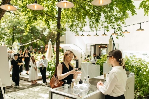 Pielęgnacyjne garden party dla promiennej skóry
