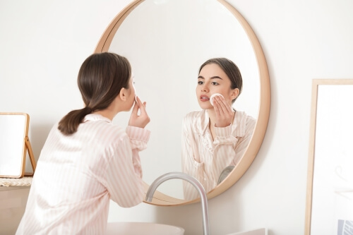 Sebum - co to jest i jak zmniejszyć jego wydzielanie? 
