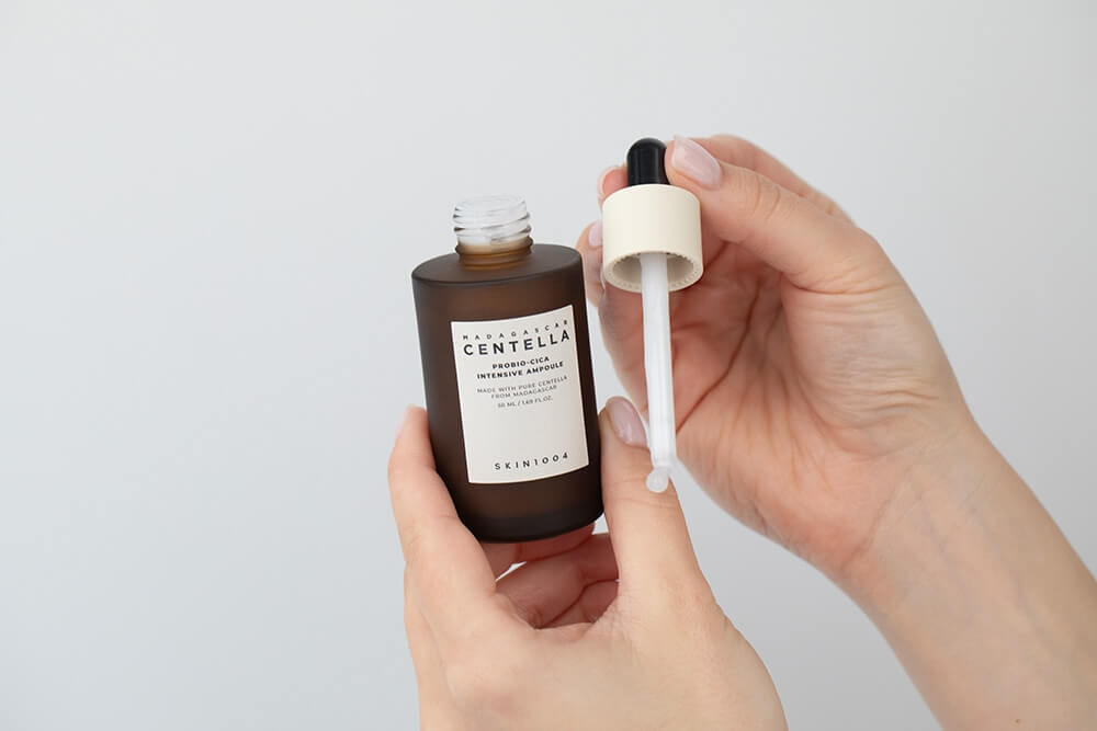 Skin1004 Madagascar Centella Probio-CICA Intensive Ampoule Wzmacniające serum do twarzy dla skóry suchej, wrażliwej i podrażnionej 50 ml