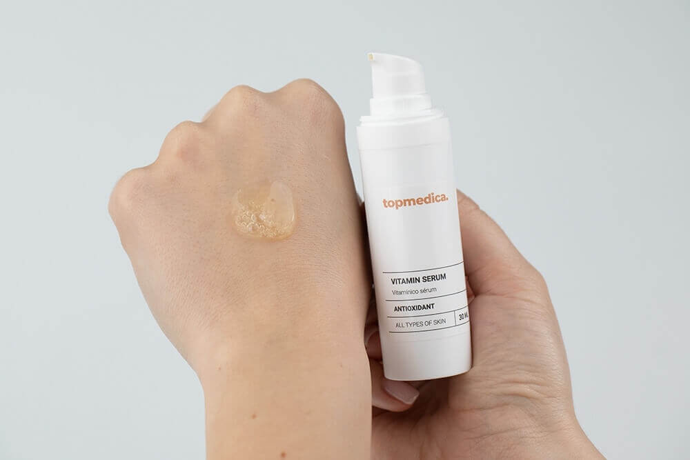 topmedica Vitamin Serum Serum rewitalizujące z kwasem glikolowym i kompleksem witaminowym dla skóry zmęczonej, poszarzałej 30 ml