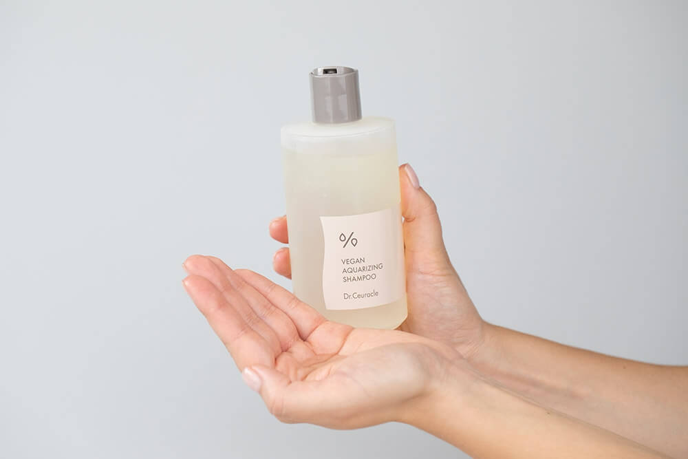 Dr Ceuracle Vegan Aquarizing Shampoo Wegański szampon nawilżający do włosów łamliwych i zniszczonych 300 ml