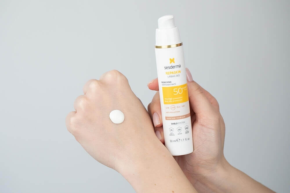 Sesderma Repaskin Urban 365 Depigmenting SPF 50+ Przeciwsłoneczny krem do twarzy z przebarwieniami 50 ml