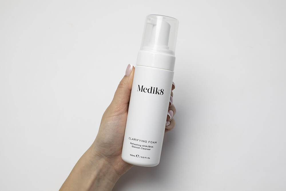 Medik8 Clarifying Foam Bezolejowa pianka oczyszczająca z kwasami AHA/BHA 150 ml