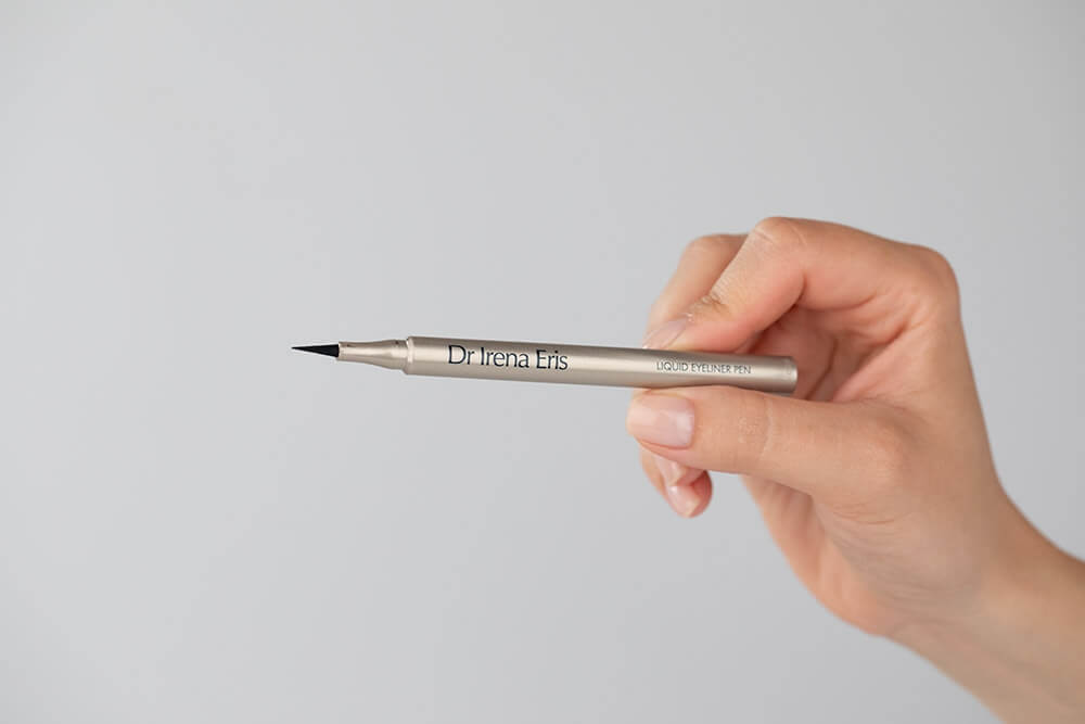Dr Irena Eris Liquid Eyeliner Pencil Eyeliner we flamastrze (kolor Black) 1,1 ml