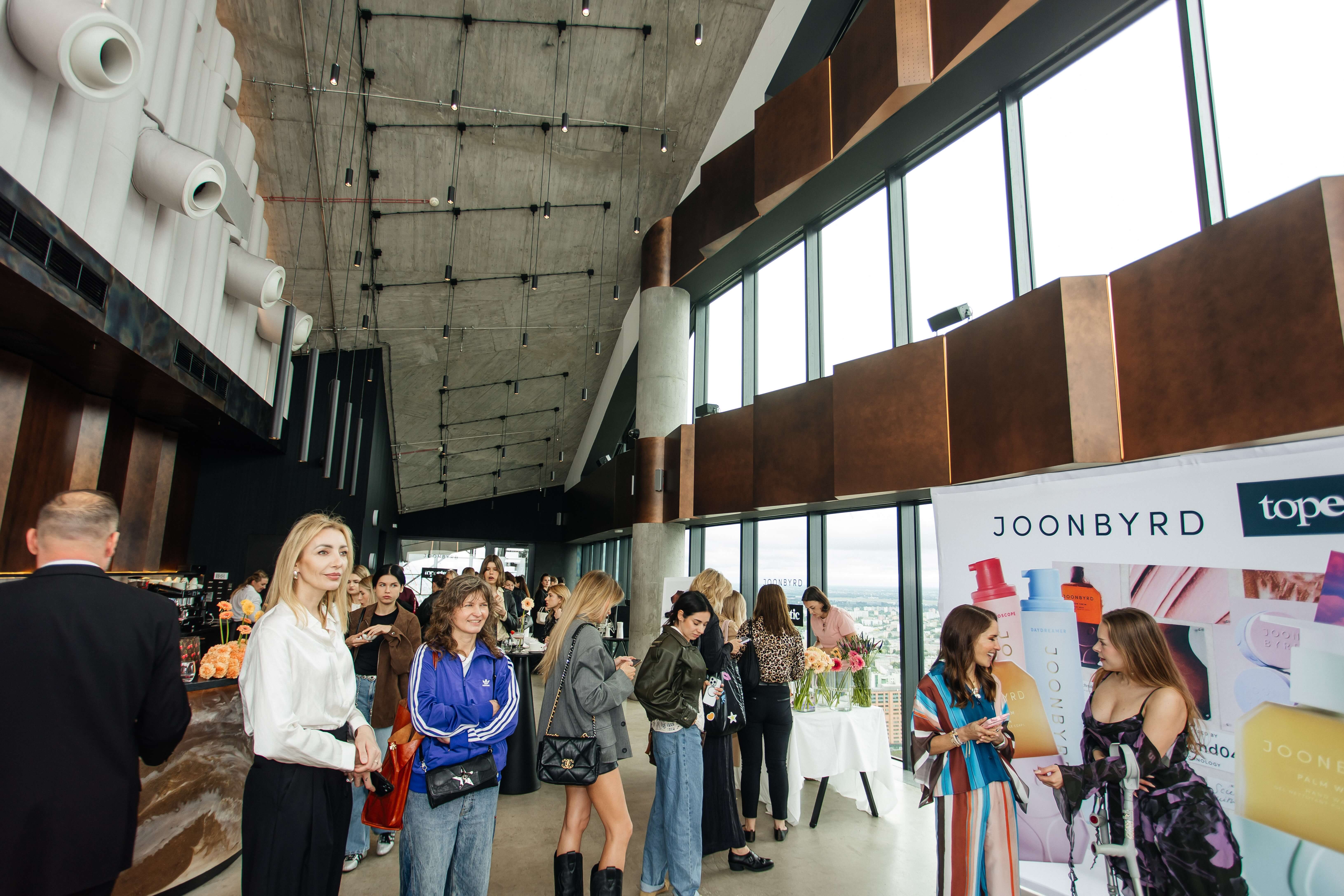 Event Topestetic i marki Joonbyrd