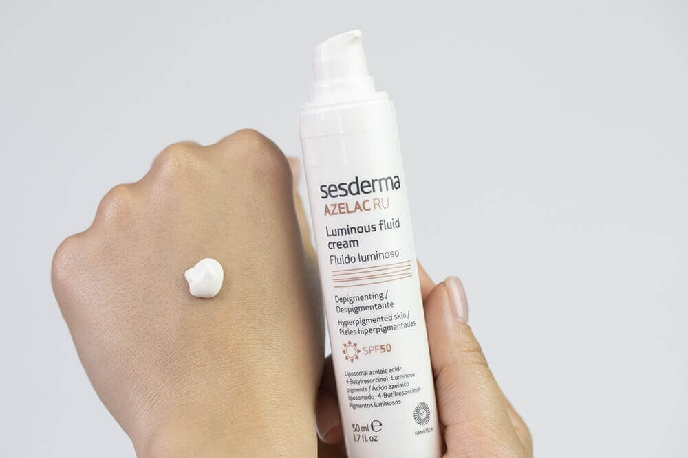Sesderma Azelac RU Luminous Fluid Cream SPF 50 Emulsja rozświetlająca 50 ml