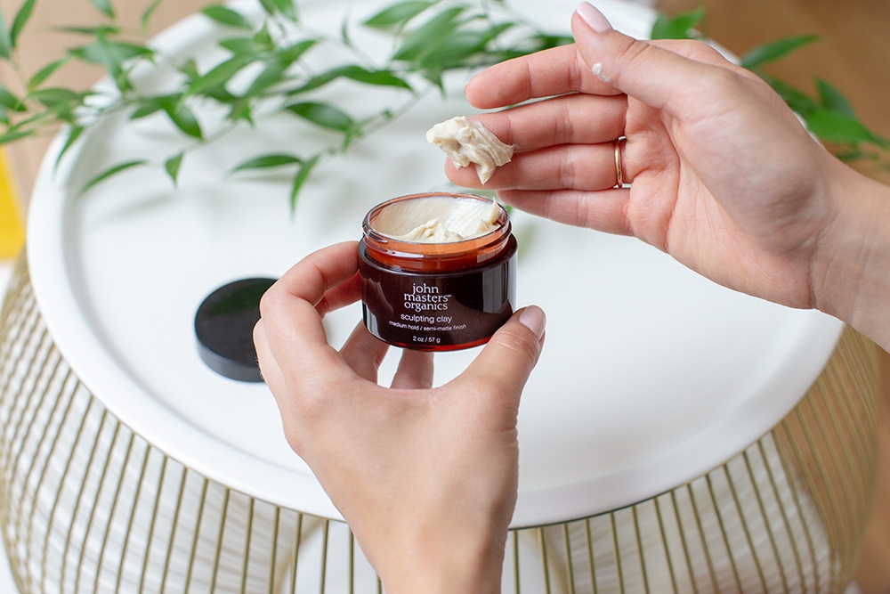 John Masters Organics Sculpting Clay Medium Hold Matująca glinka do stylizacji włosów – medium hold 57 g