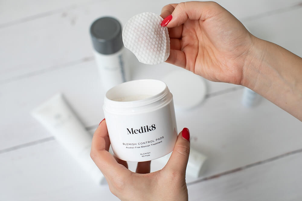 Medik8 Blemish Control Pads Bezalkoholowe płatki złuszczające 60 szt.