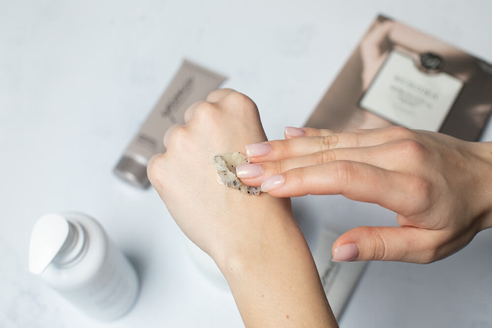 Jak dbać o skórę dłoni zimą? 6 porad kosmetologa topestetic 2021
