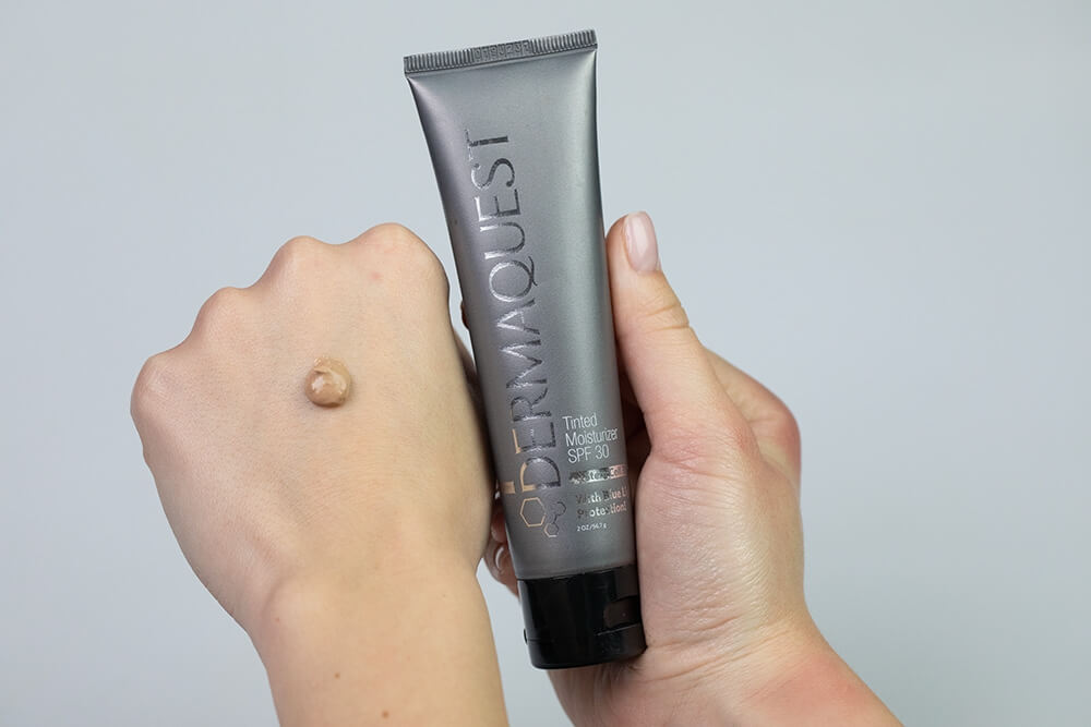 Dermaquest 3D Tinted Moisturizing Broad Spectrum SPF 30 Trójwymiarowy, ekskluzywny krem fotoprotekcyjny o pełnym spektrum ochrony 57 g