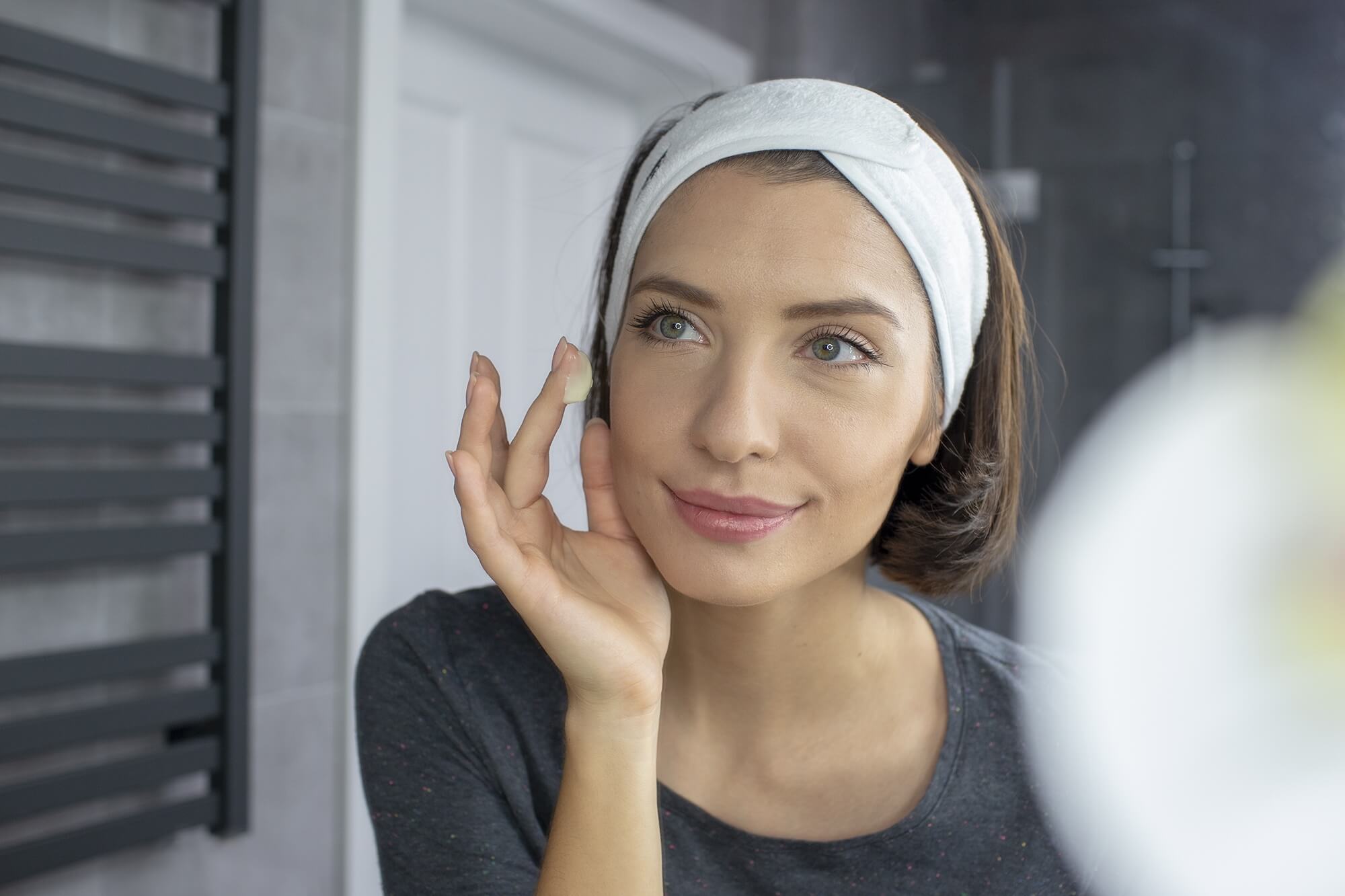 Jak pielęgnować skórę i włosy? 10 porad kosmetologów topestetic