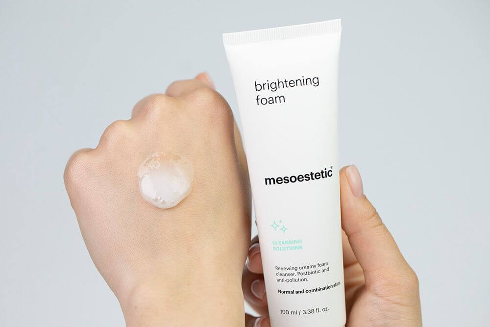 Mesoestetic Brightening Foam Kremowa pianka myjąca z kwasami AHA do skóry normalnej i mieszanej 100 ml