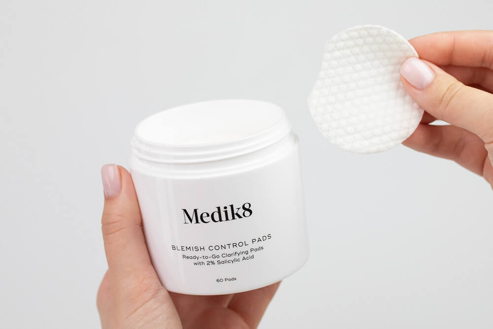 Medik8 Blemish Control Pads Bezalkoholowe płatki złuszczające 60 szt.