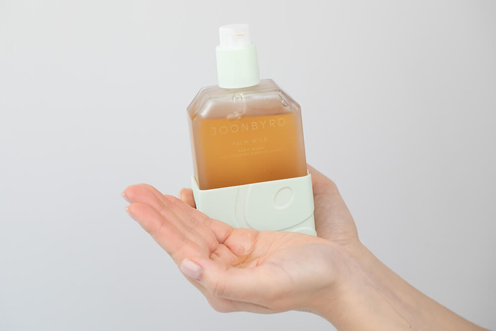 Joonbyrd Palm Wild Hand Wash Płyn do mycia rąk o nutach zapachowych bursztynu, jaśminu, brązowego cukru i pomarańczy 300 ml