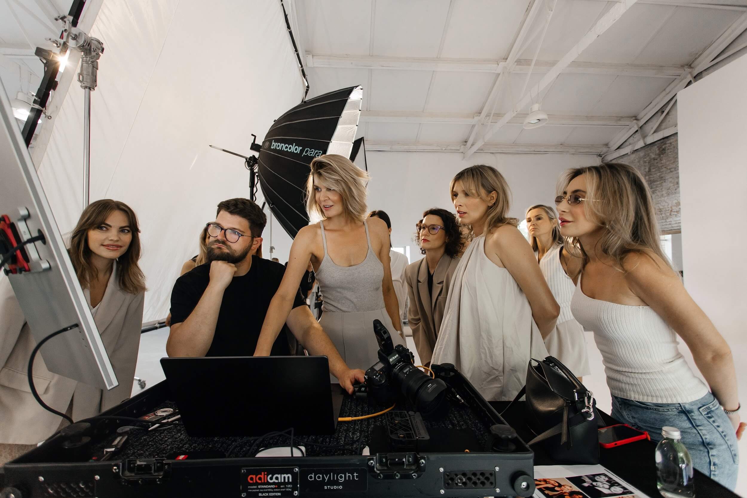 Kobieca energia, pasja i pielęgnacja w kadrze, czyli backstage kampanii Topestetic 2025