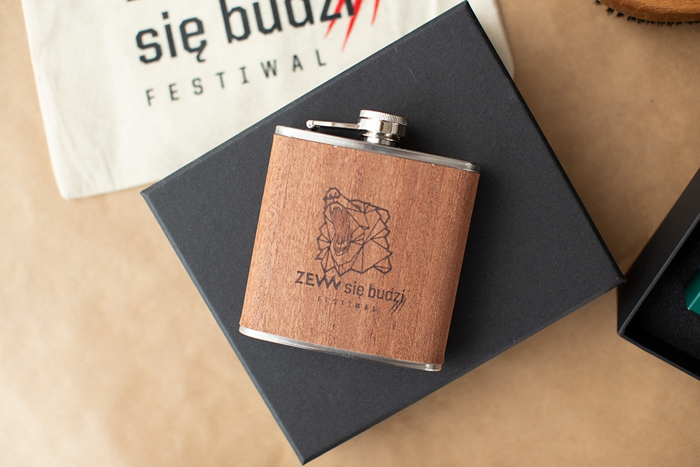 Zew For Men Piersiówka Stylowy, funkcjonalny gadżet dla miłośników alkoholi