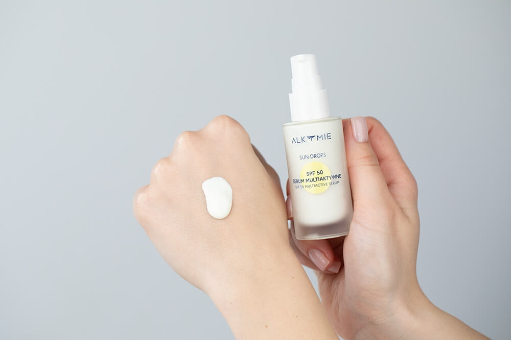 Alkmie Sun Drops SPF 50 Multiaktywne serum do twarzy SPF 50 30 ml