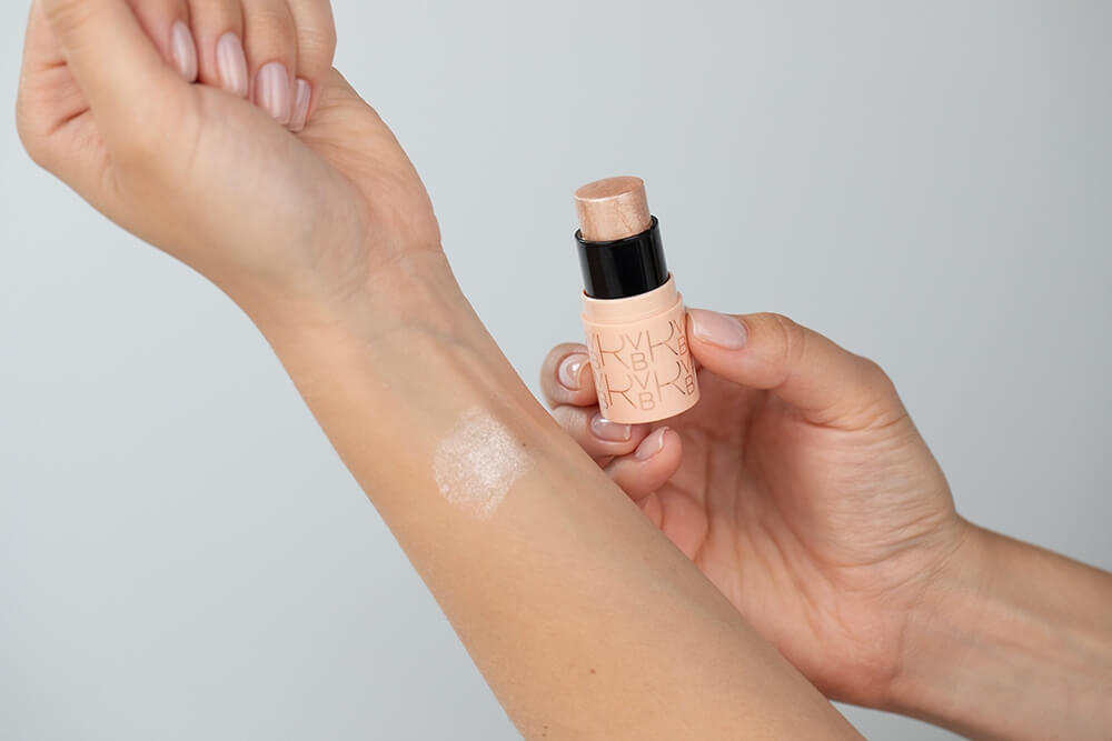RVB LAB Make Up Glowy Cheek Highliter Kremowy rozświetlacz do twarzy 4,6 g
