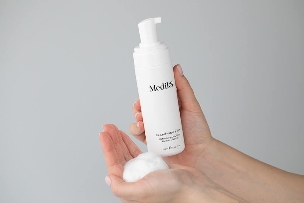 Medik8 Clarifying Foam Bezolejowa pianka oczyszczająca z kwasami AHA/BHA 150 ml