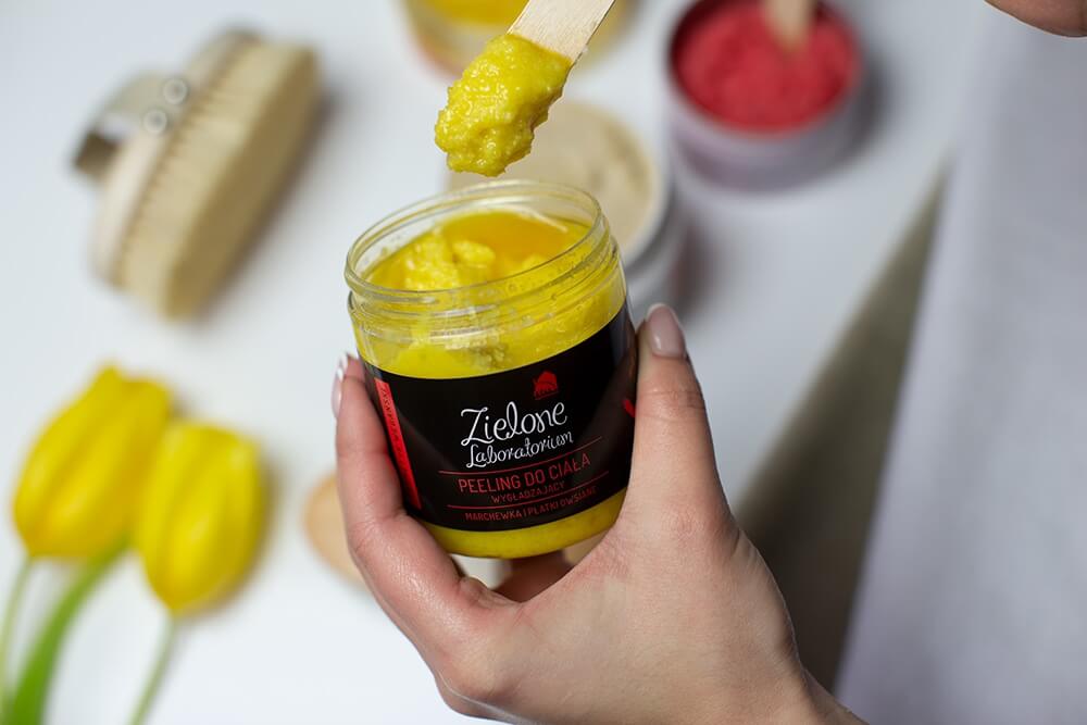 Zielone Laboratorium Wygładzający peeling do ciała Marchewka i płatki owsiane 350 g