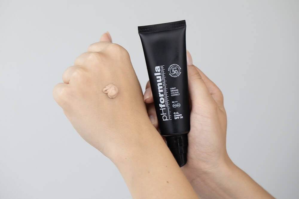 pHformula C.C. Cream SPF 30 PA+++ Light Medium Krem barwiony ochronny z witaminą C 50 ml